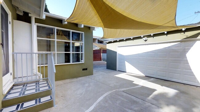 Building Photo - 3758 Tuller Ave