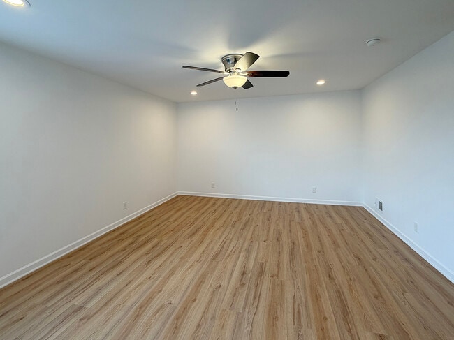 Building Photo - 651 Olive Ln