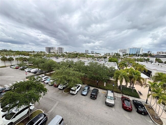 Building Photo - 2775 NE 187th St