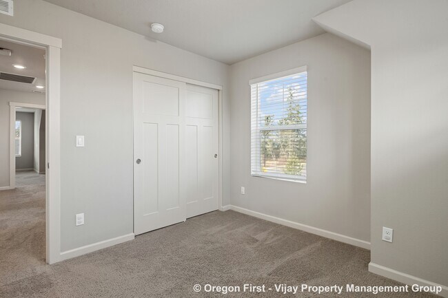 Building Photo - 3662 SE 67th Ave