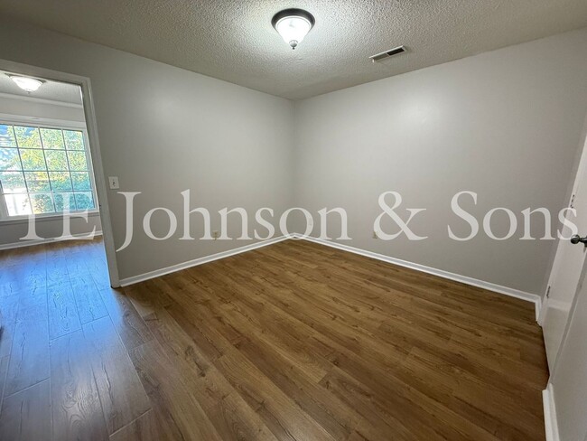 Building Photo - Charming 3-Bedroom with Fireplace & Modern...