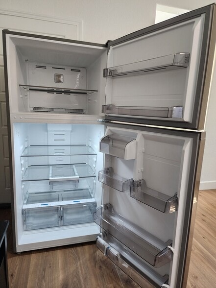 Freeze - 4054 Azul Way