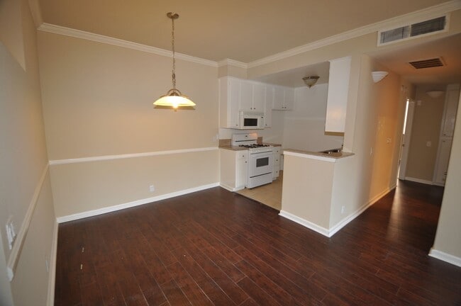Building Photo - 11107 La Maida St