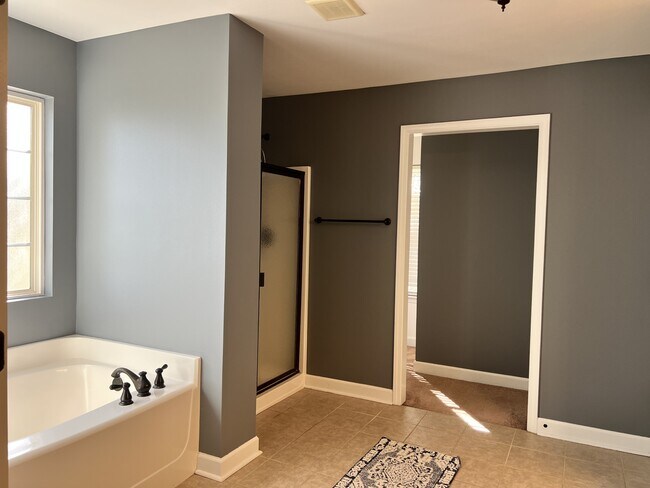 Building Photo - 6005 Fiori Dr