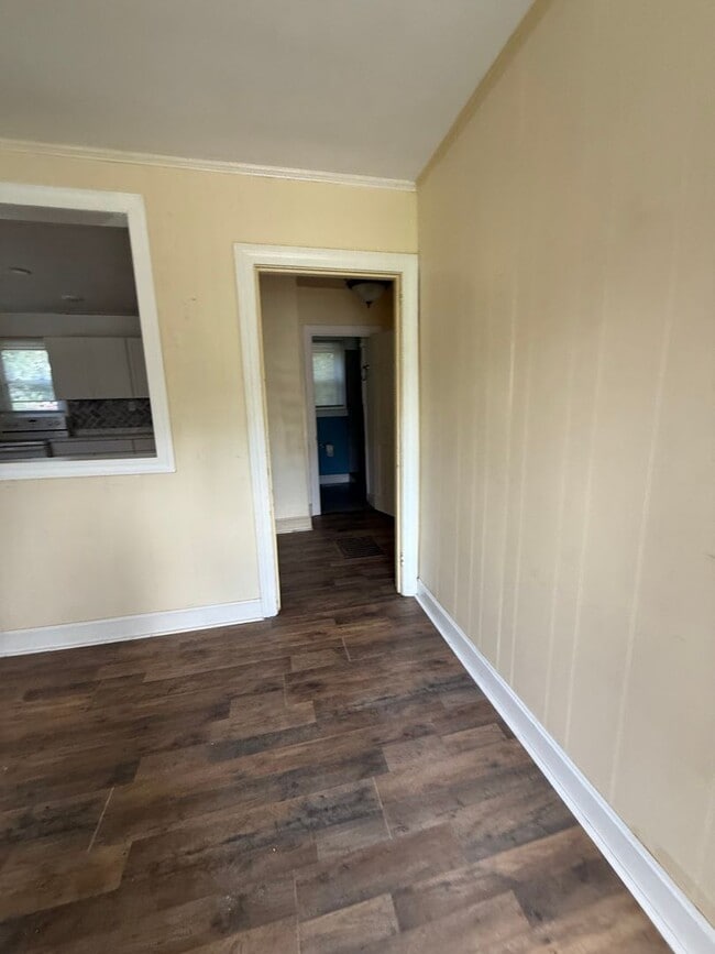 Building Photo - ***MOVE IN SPECIAL*** 1st Month's Rent Fre...