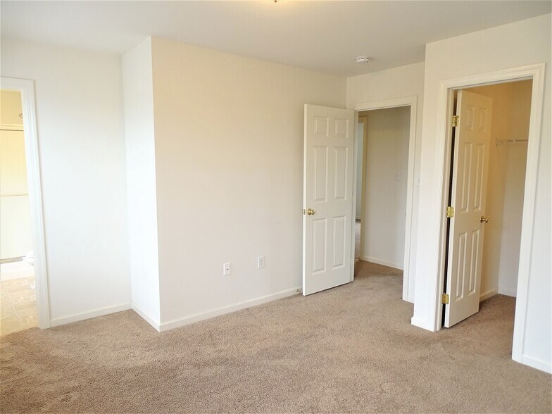 Building Photo - 641 Hamaker Rd