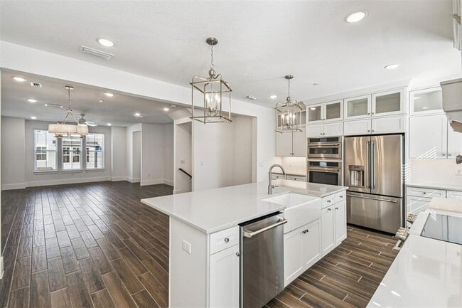 Building Photo - 1951 Risby Aly