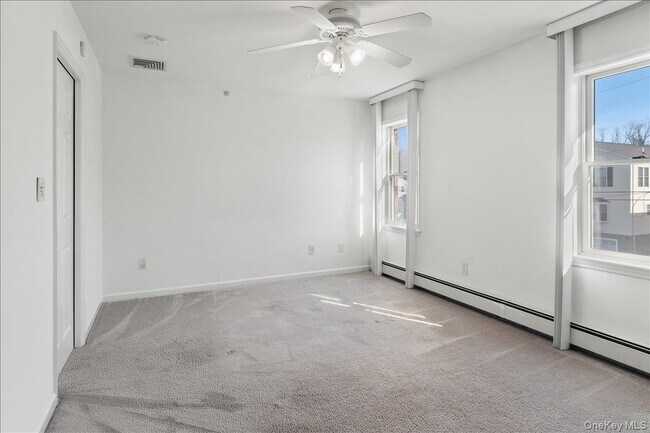 Building Photo - 27 Woodside Ave