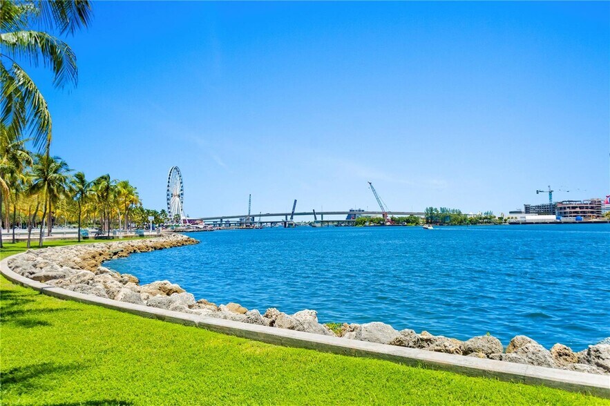 Building Photo - 300 S Biscayne Blvd