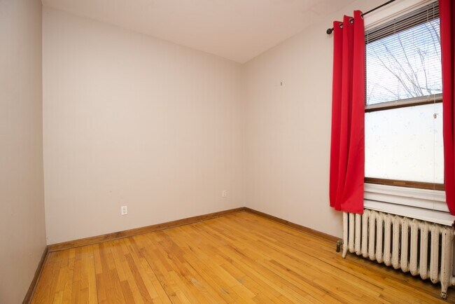 Building Photo - 1002 Beloit Ave