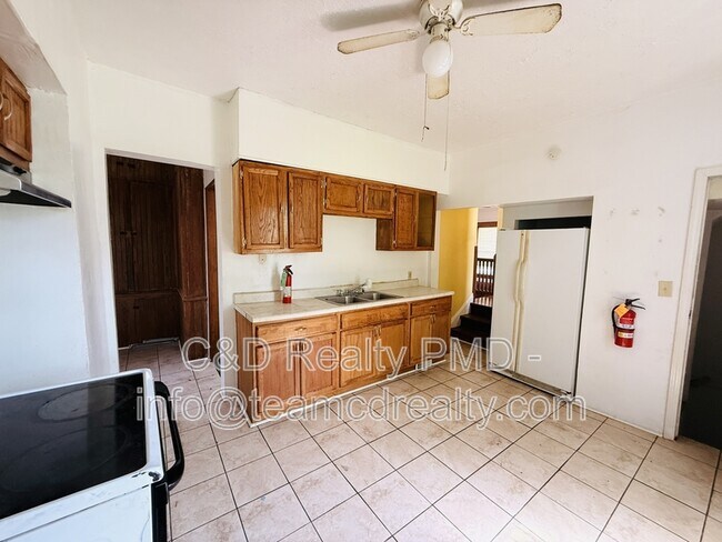 Building Photo - 10749 Hull Ave