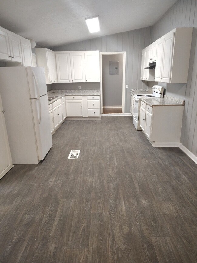 Building Photo - 646 Piermont St