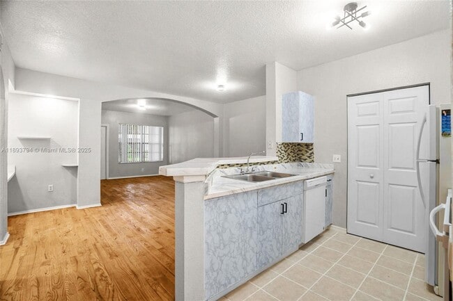 Building Photo - 1008 Belmont Ln