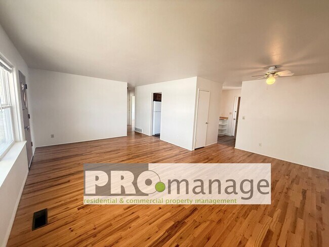 Building Photo - Single family home with yard