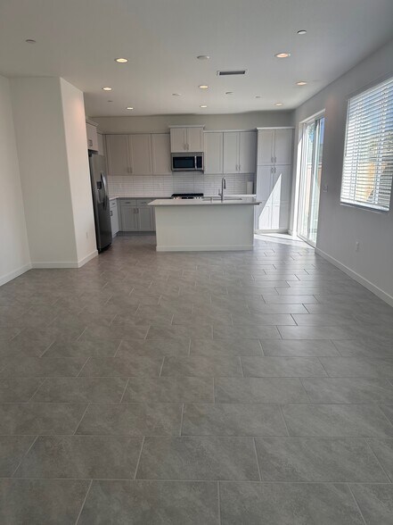 Building Photo - 696 Philip Way