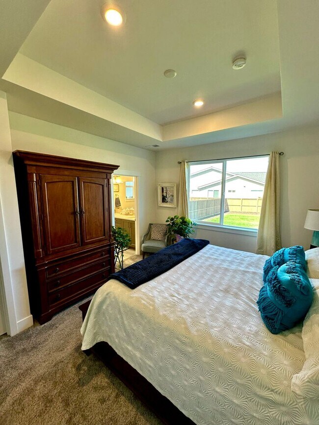 Building Photo - Gorgeous single-Level Pahlisch Home with a Fully Fenced Yard!