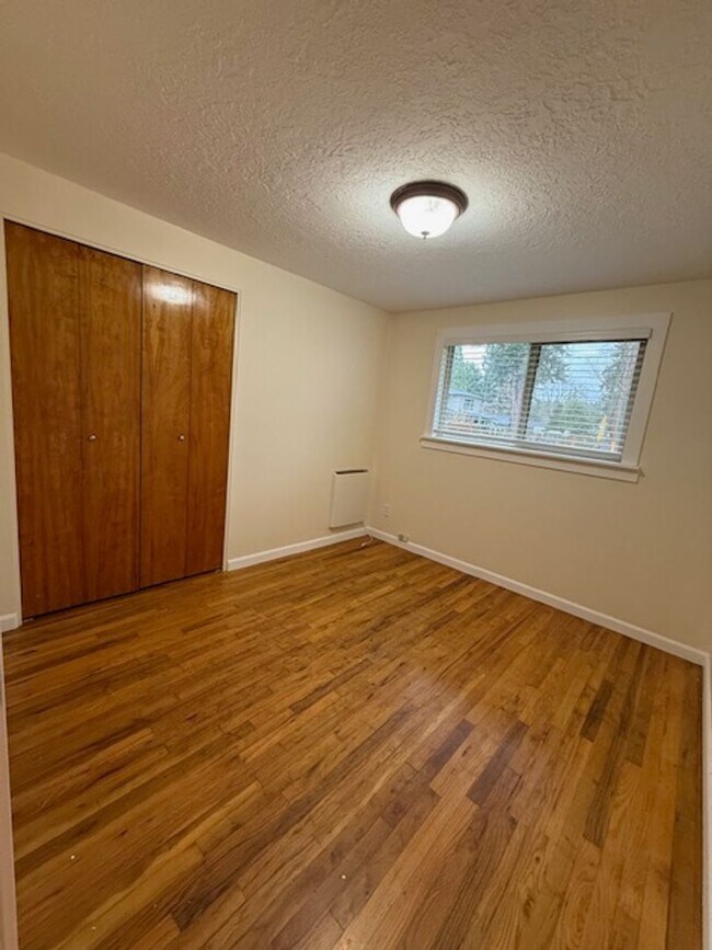 Building Photo - 18021 SW Tualata Ave