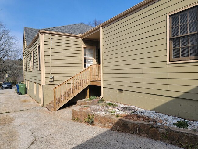 Building Photo - Charming Craftsman in the Heart of Atlanta...