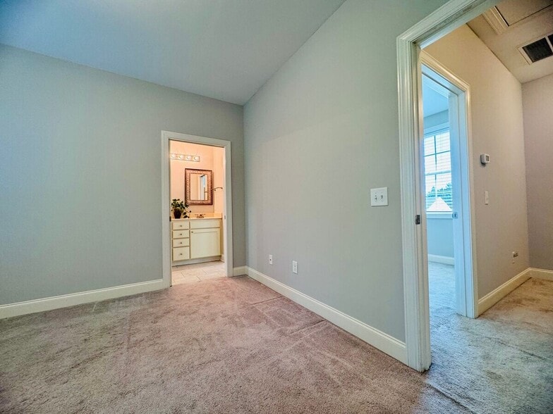 Building Photo - 1665 Quail Cir