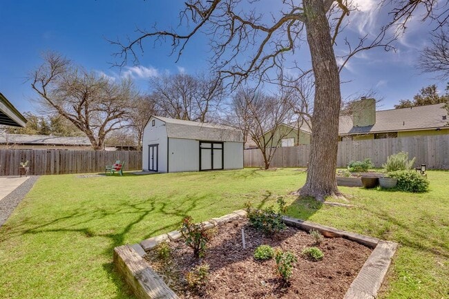 Building Photo - 905 Turtle Creek Blvd