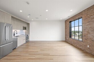 Building Photo - 4315 S Congress Ave