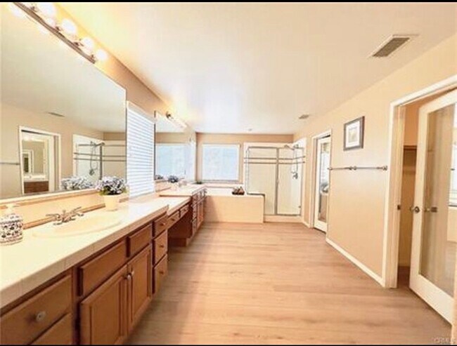 Building Photo - 17231 Greentree Dr