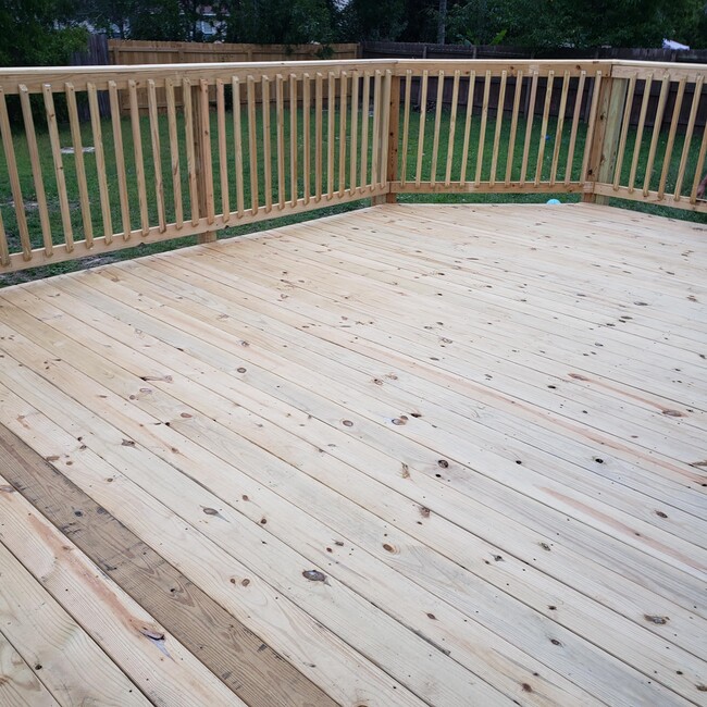 Building Photo - 650 Northview Dr