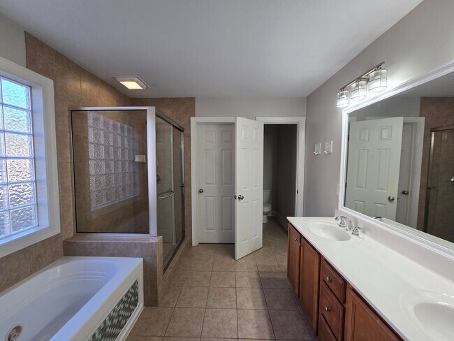 Building Photo - 641 Orchard Falls Dr