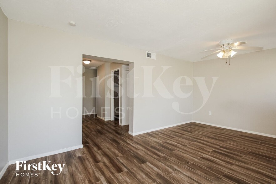 Building Photo - 2126 W San Miguel Ave