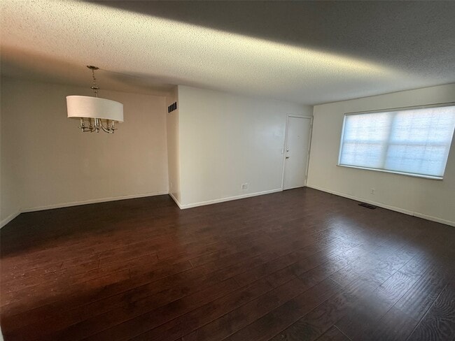 Building Photo - 7925 Royal Arms Ct