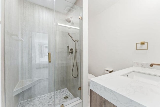 Building Photo - 239 SE 34th Ave