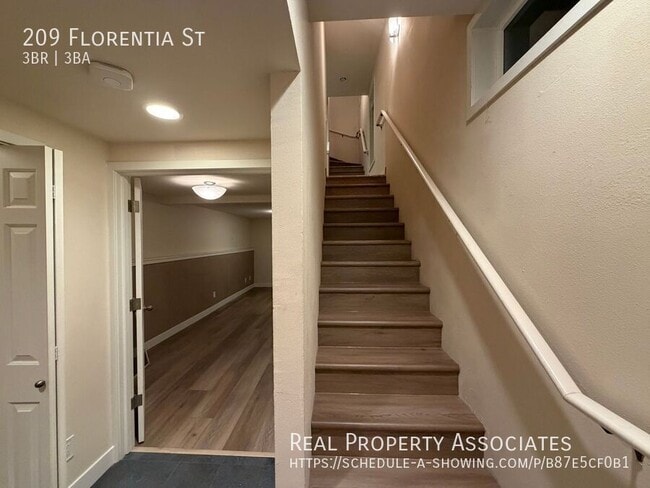 Building Photo - 209 Florentia St