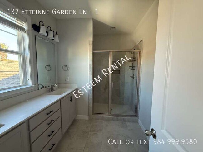 Building Photo - 137 Etteinne Garden Ln