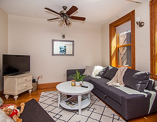 Building Photo - 137 Charles St