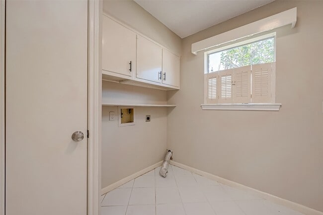 Building Photo - 365 Champions Colony III St