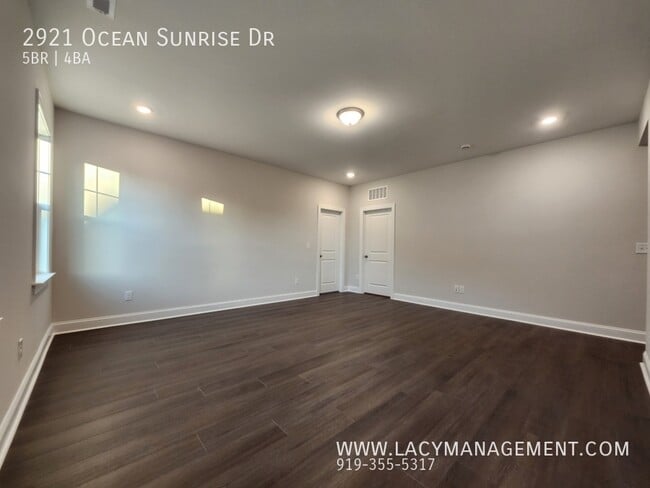 Building Photo - 2921 Ocean Sunrise Dr