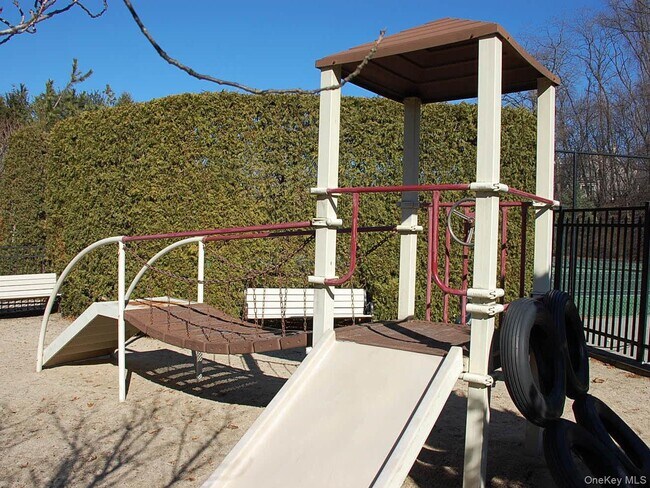 Building Photo - 1404 Pondcrest Ln