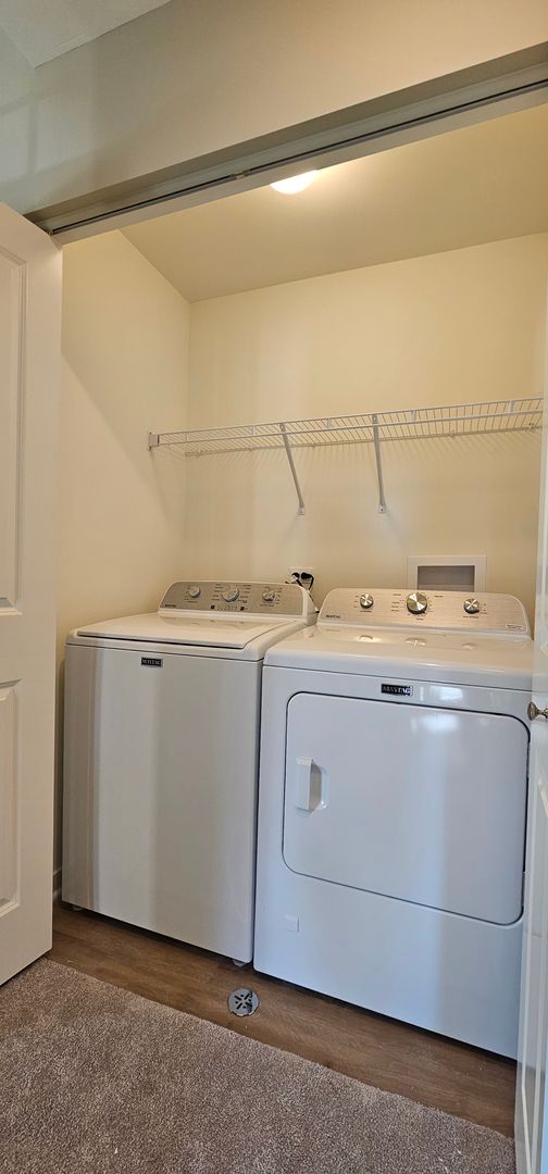 Building Photo - Chestnut - 2Br/2Ba Rental Home - Second Floor