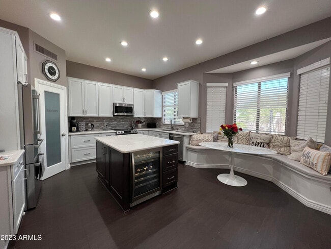 Building Photo - 4831 E Robin Ln