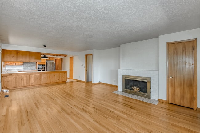 Building Photo - 6506 E Evergreen Blvd