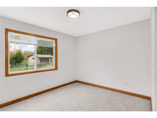 Building Photo - 2340 Ives Ln N