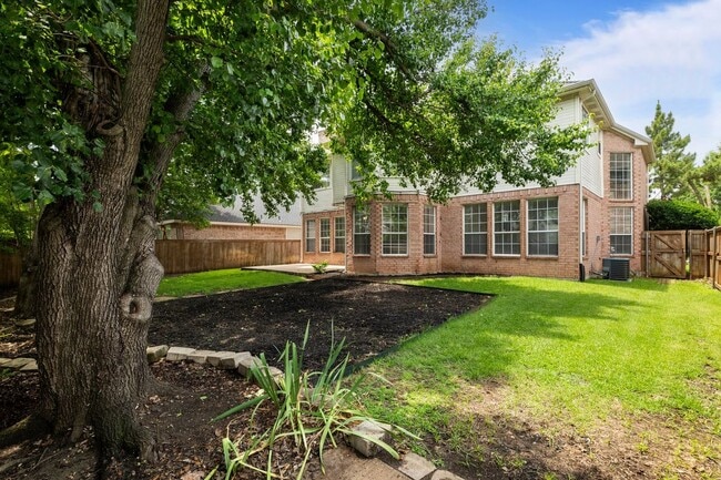 Building Photo - 5910 Spring Hill Dr