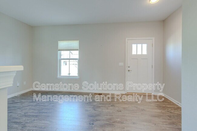 Building Photo - 2704 Orleans Dr