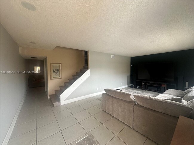 Building Photo - 62 Spinning Wheel Ln