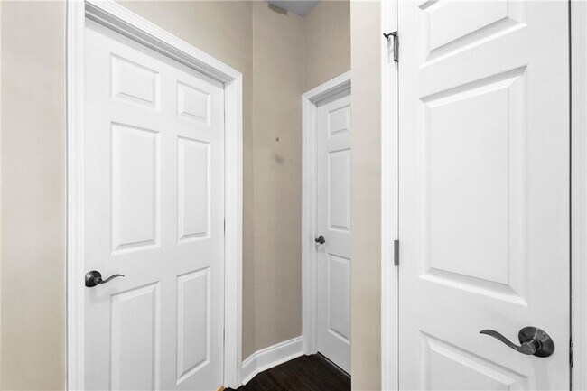 Building Photo - 5358 Manor View Dr NW