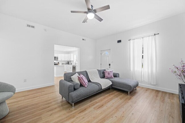 Building Photo - 1019 Central Ave