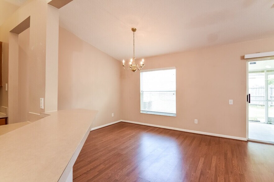 Building Photo - 12614 Midpointe Dr