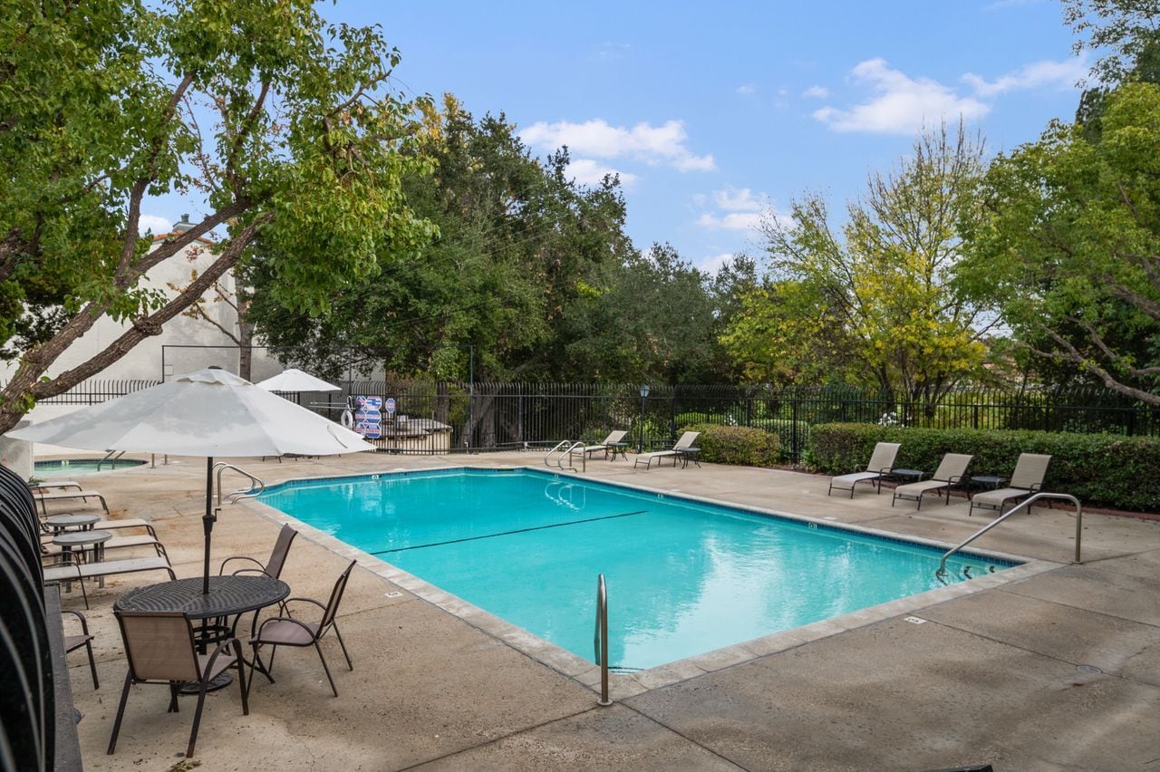 Building Photo - 4732 Park Granada