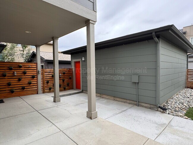 Building Photo - 6771 Larsh Dr