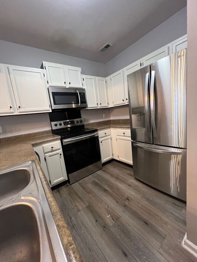 Building Photo - T.R. Lawing Realty Property